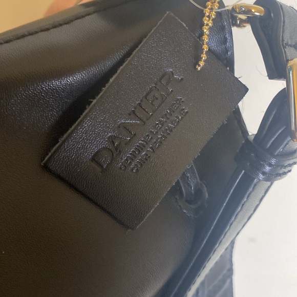 New with tags Danier Leather Purse - Picture 6 of 7